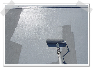 ウレタンハイブリット防水材を、日を開けて３回塗りしております。