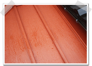 下塗り　瓦棒トタン屋根のサビ止め塗装